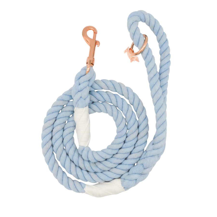 Lichtblauwe stevige touw hondenleiband van sassy woof